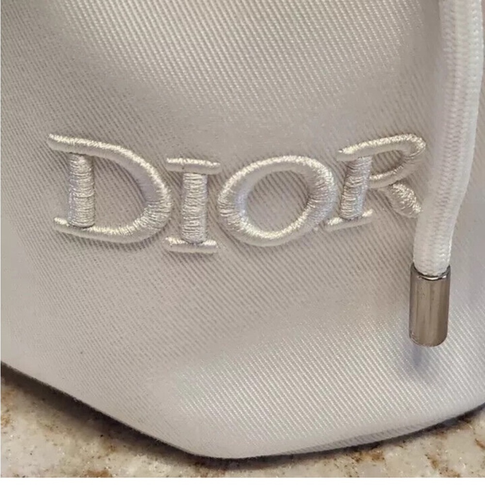 💋Dior NEW White Twill Drawstring Pouch Makeup Bucket Bag Logo - Picture 2 of 5